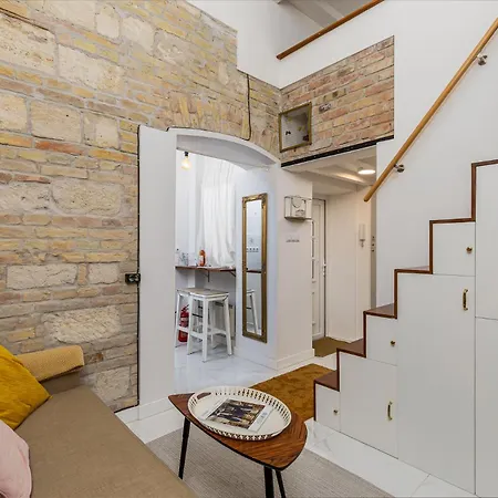 Apartment Writer's Place Downtown Flat Near Basilica And Opera With Ac