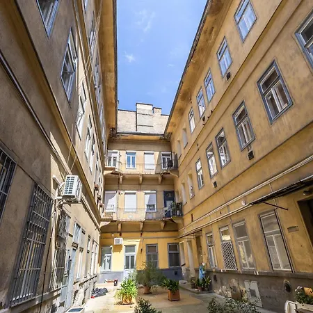 Apartment Writer's Place Downtown Flat Near Basilica And Opera With Ac Budapest